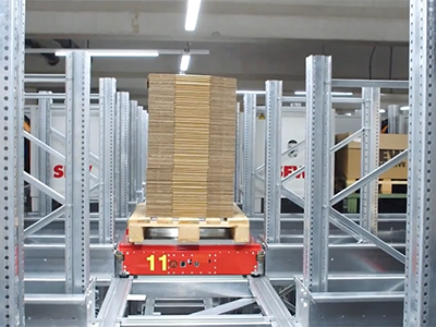 Pallet shuttle system in use