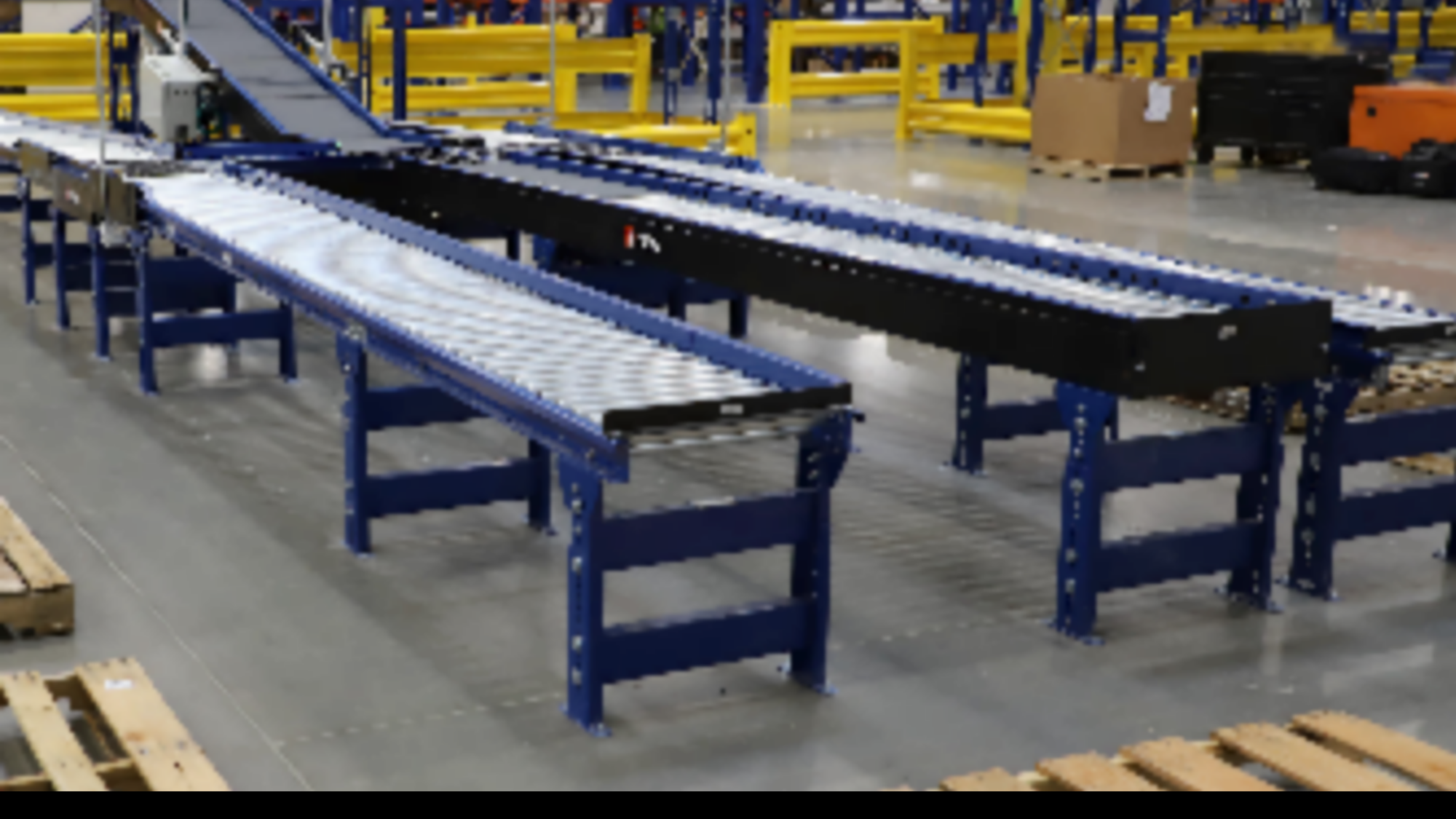 mdr-conveyor-systems-trew.png Three MDR conveyors lined up in a warehouse operation